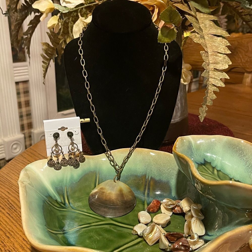 Mother of Pearl Pendant Necklace + 2 Baroque Pearl stretch Bracelets + Earrings